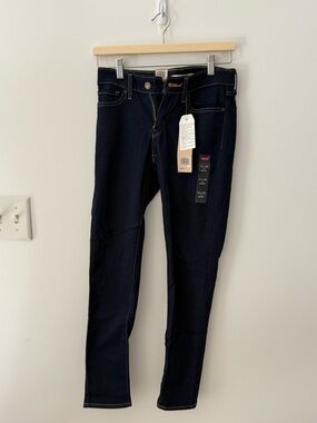 NWT Levi's Women's 711 Skinny Jeans